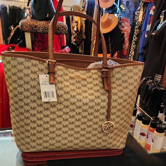 Handbag - Picture 2 of 4